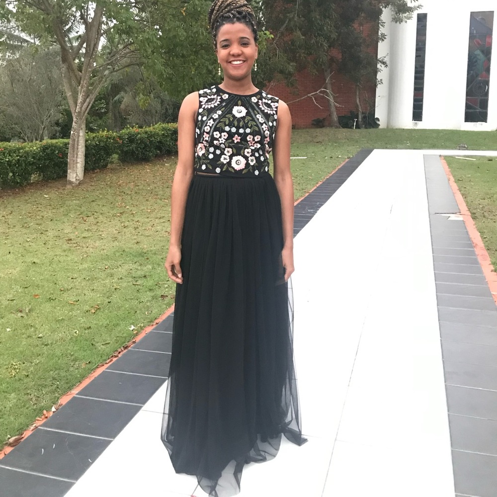 Adrianna Papell Tulle Gown Set with Sequin Floral Embroidered Crop Top, size 2